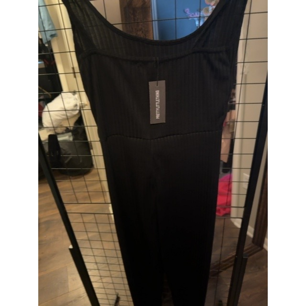 Prettylittlething, User: martinezstacy71@gmail.com Black Slinky Sleeveless Scoop - Picture 4 of 8